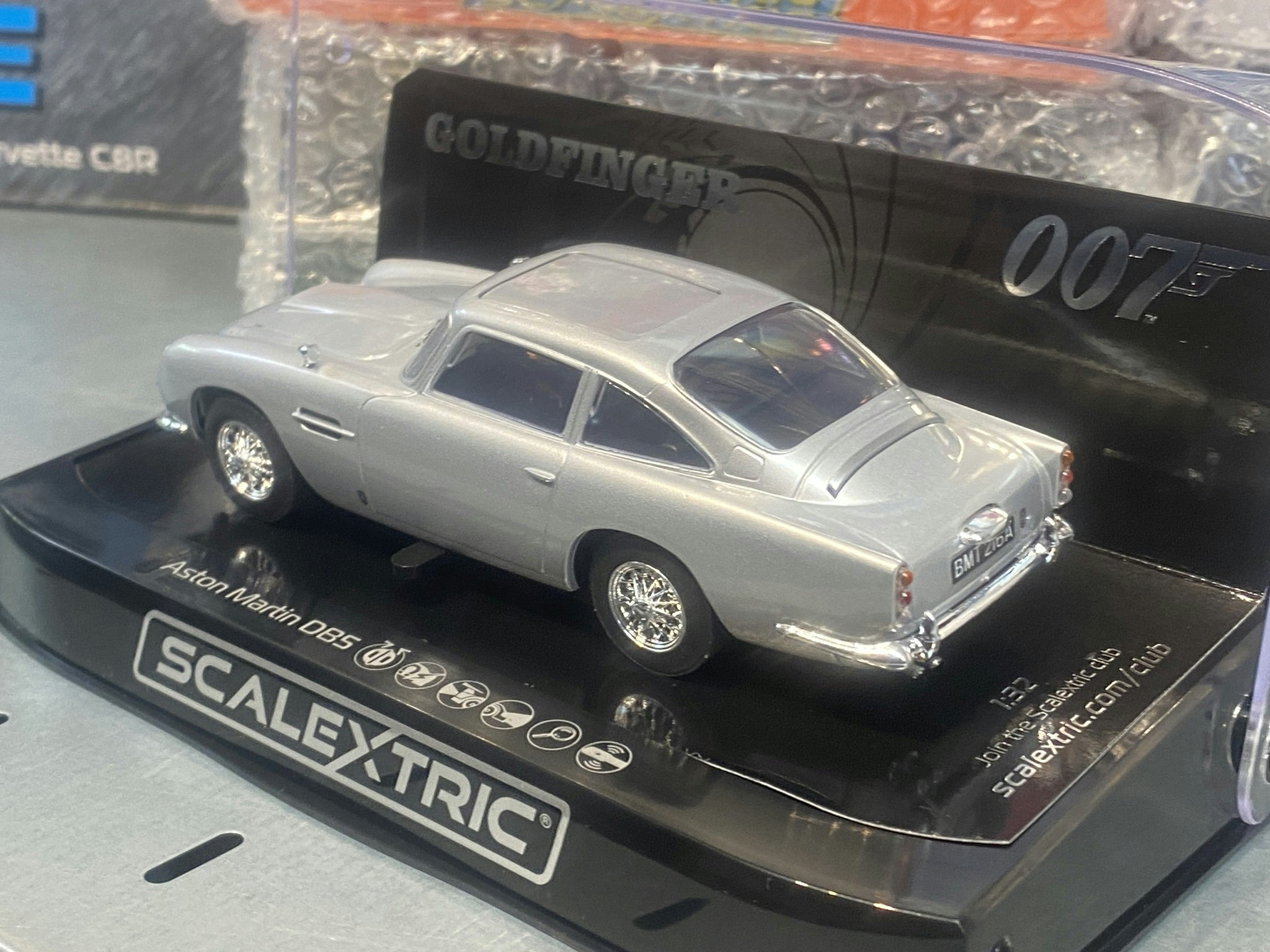 Skala 1/32 Scalextric Slotcar: Aston Martin DB5, Goldfinger 007 James Bond