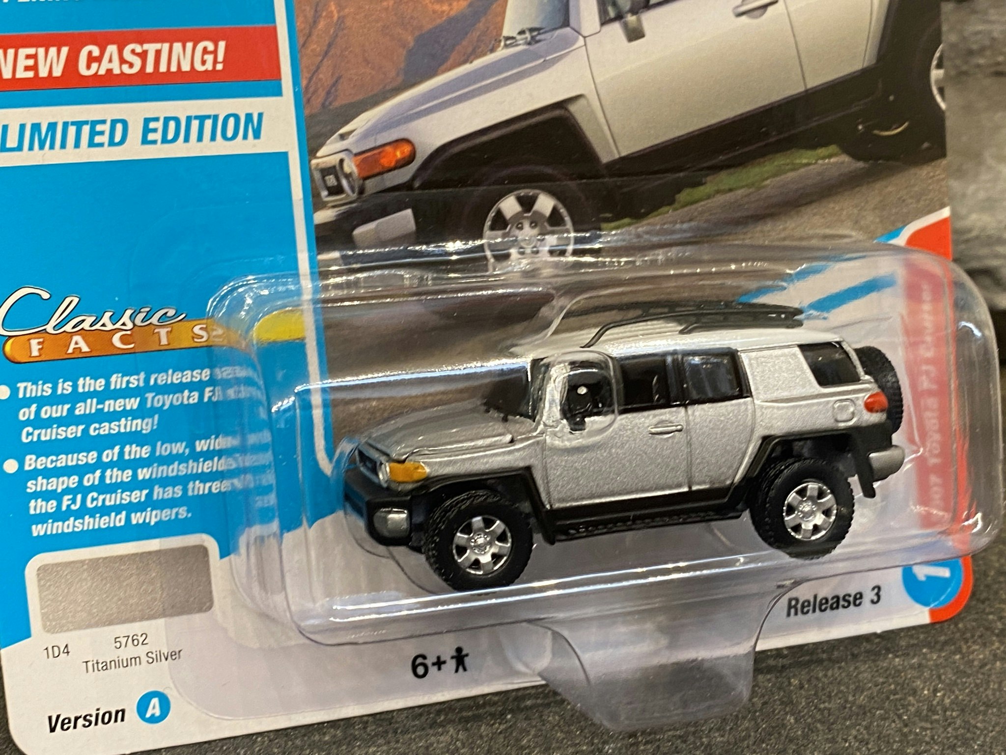 Skala 1/64 2007 TOYOTA FJ CRUISER, Silver fr Johnny Lightning