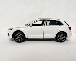 skalaSkala 1/32 Audi Q5, Vit från Tayumo