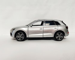 Skala 1/32 Audi Q5, Silver från Tayumo