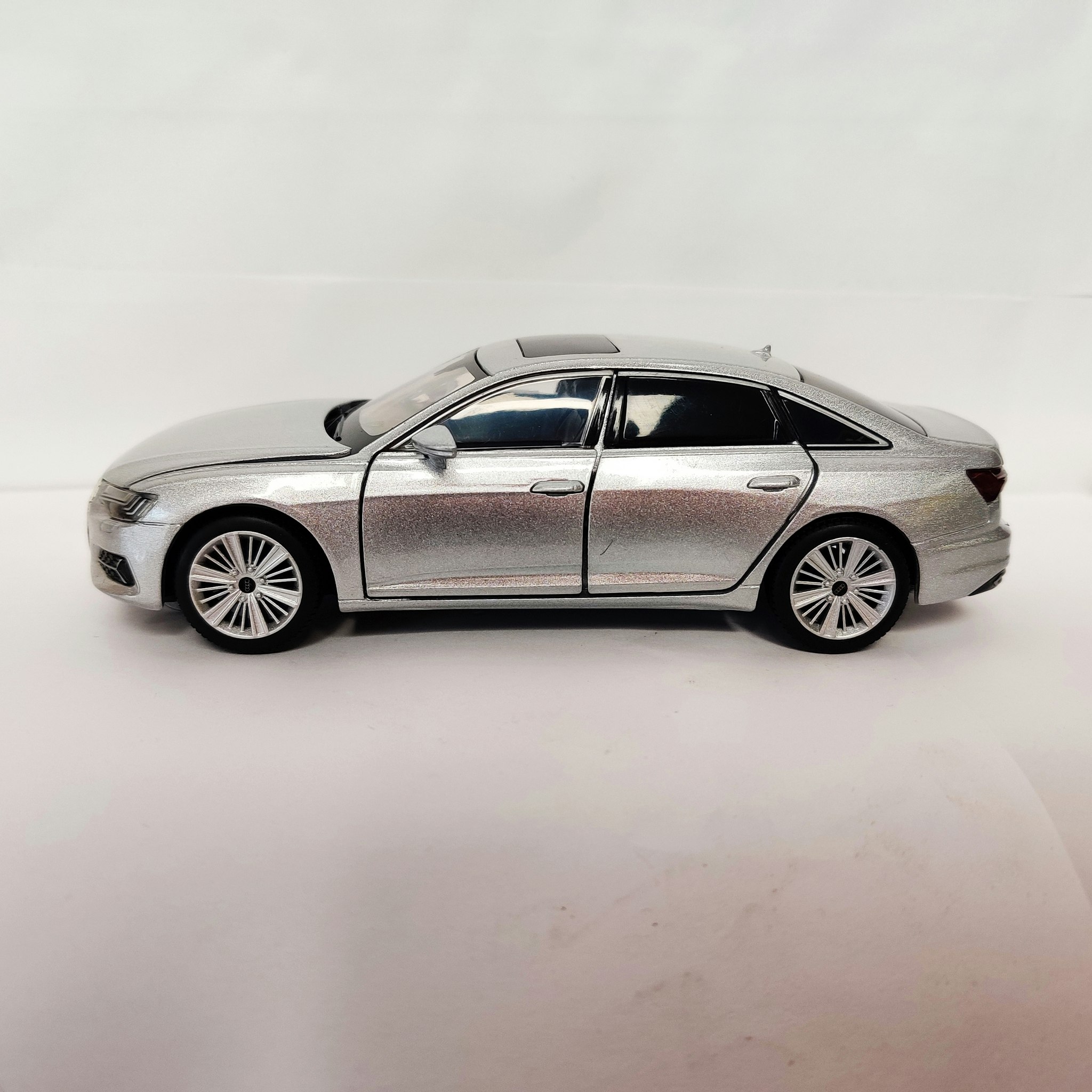 Skala 1/32 Audi A6, Silver från Tayumo