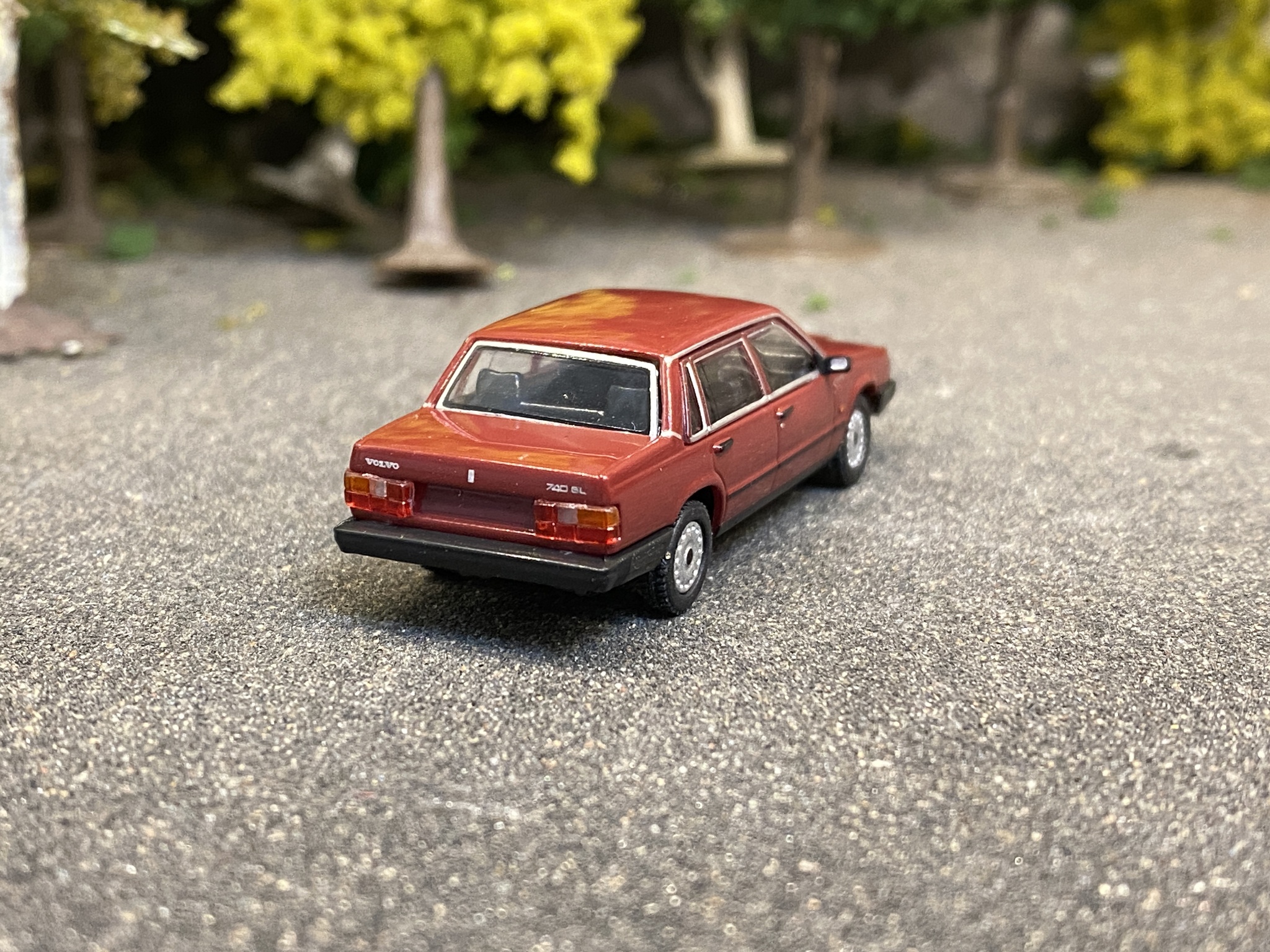 Skala 1/87 - Volvo 740 GL (744), Deep Red fr Minichamps