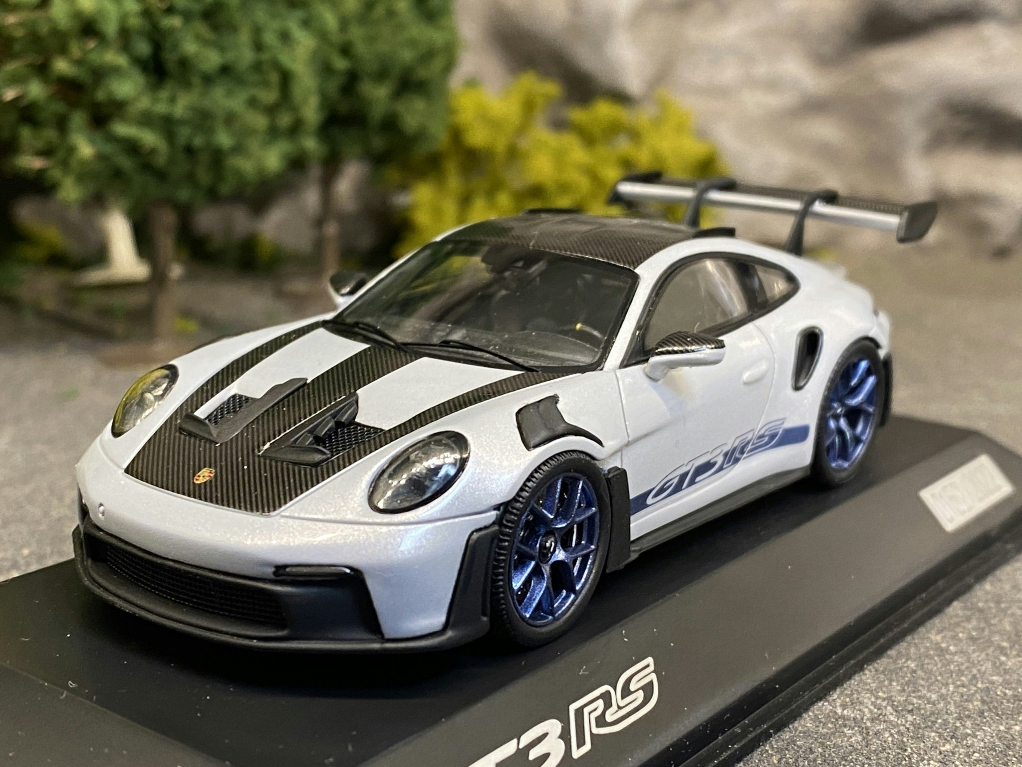 Skala 1/43 PORSCHE 911(992) GT3 RS, Ice grey fr SPARK