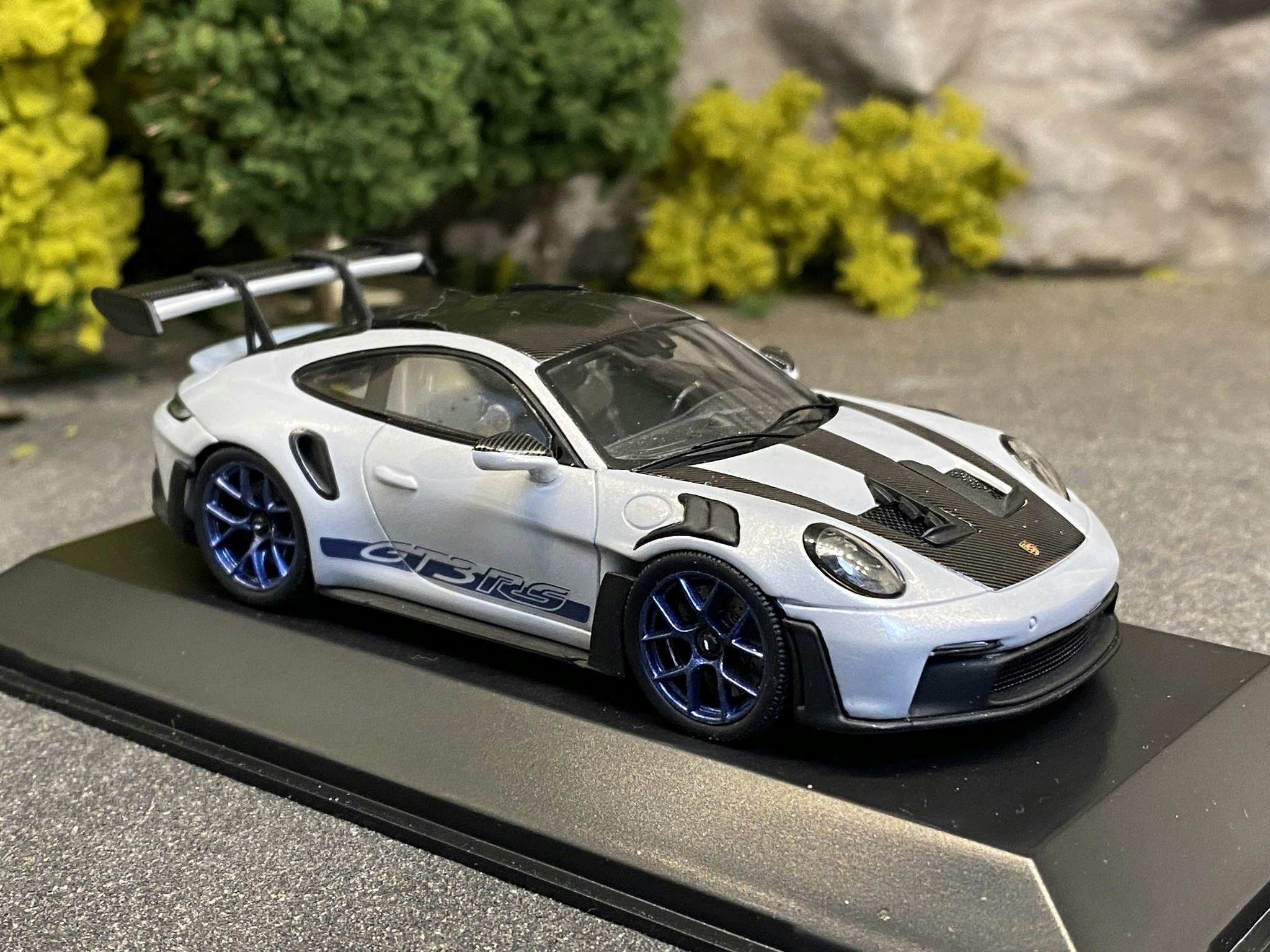 Skala 1/43 PORSCHE 911(992) GT3 RS, Ice grey fr SPARK