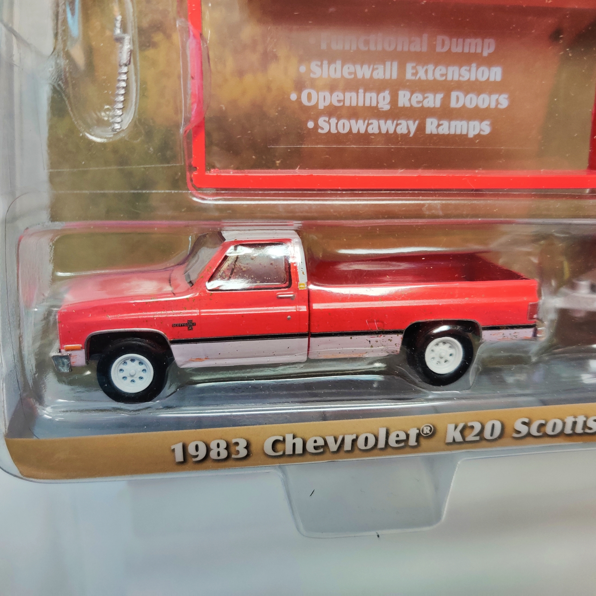 Skala 1/64 Greenlight "Hitch & Tow"" 1983 Chevrolet K20 Scottsdale m/w Double-Axle Dump Trailer