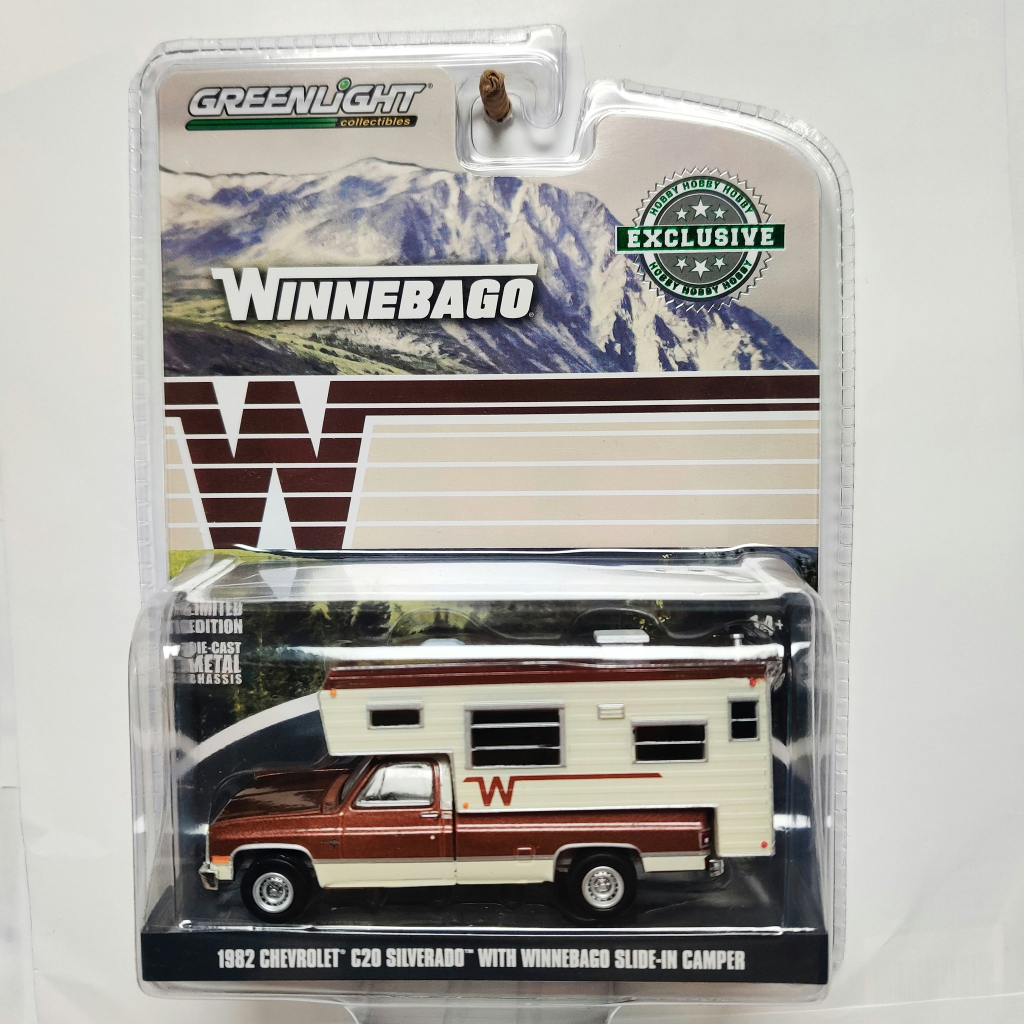 Skala 1/64 Greenlight Excl. 1982 Chevrolet C20 Silverado med Winnebago slide-in camper