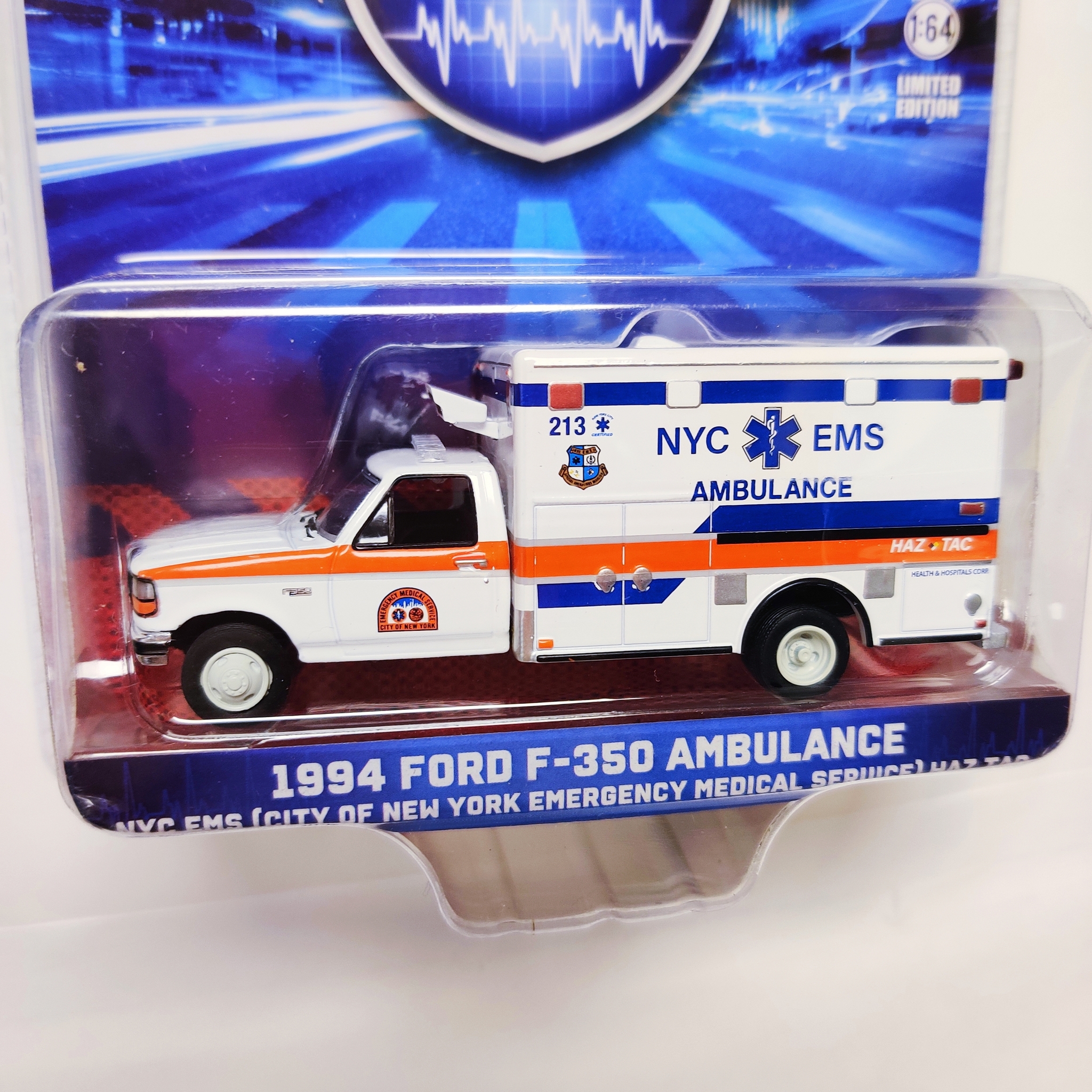 Skala 1/64 Greenlight Excl. "First Responders" 1994 Ford F-350 Ambulance Lim.Ed