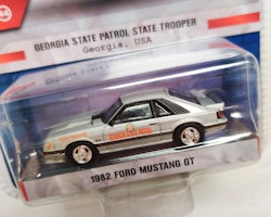 Skala 1/64 Greenlight "Hot Pursuit" 1982 Ford Mustang GT S.44