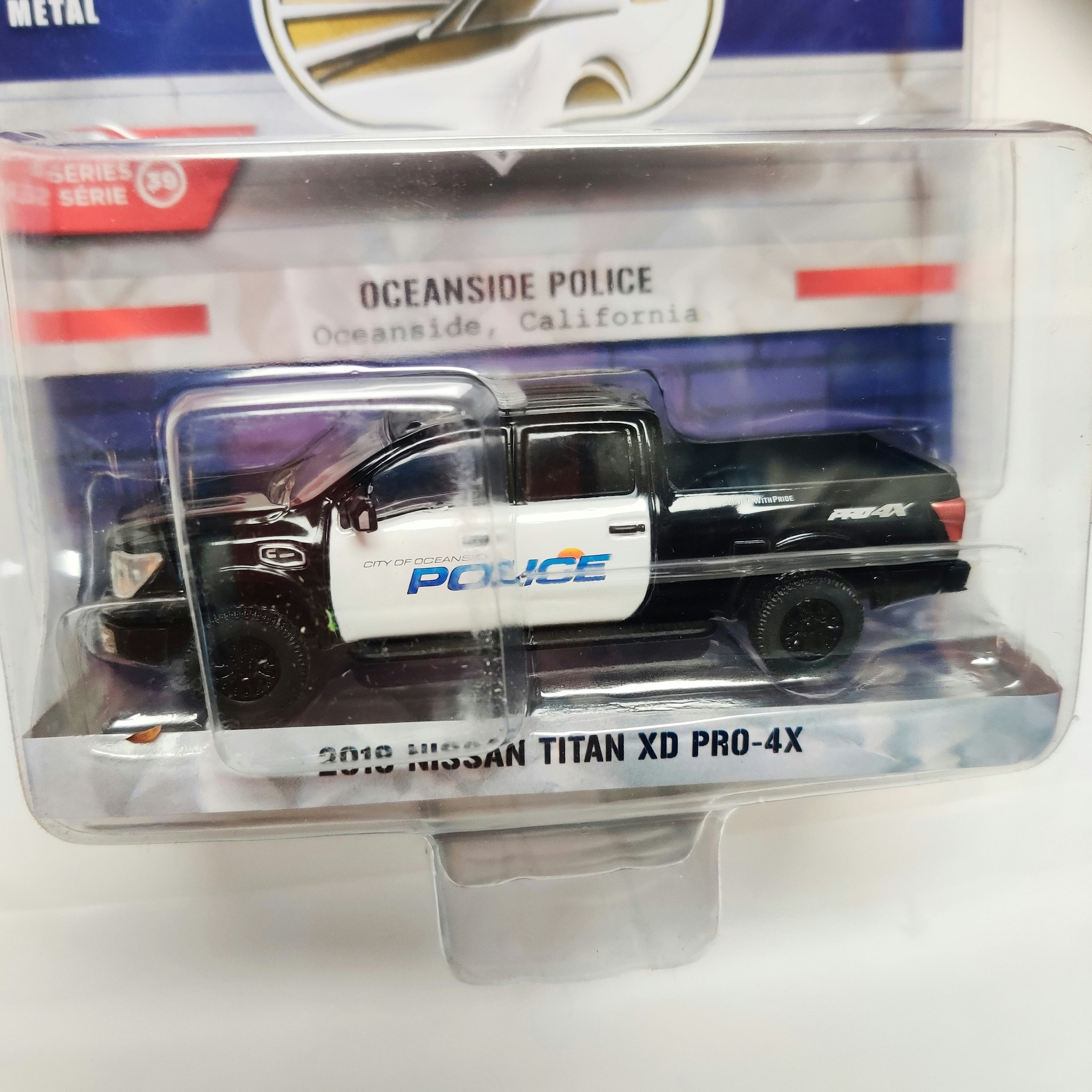 Skala 1/64 Greenlight "Hot Pursuit" 2018 Nissan Titan XD PRO-4X S.39