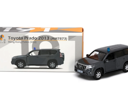 Skala 1/64 Toyota Prado 2013, Hong Kong Police (Met. Grey) fr Tiny Toys