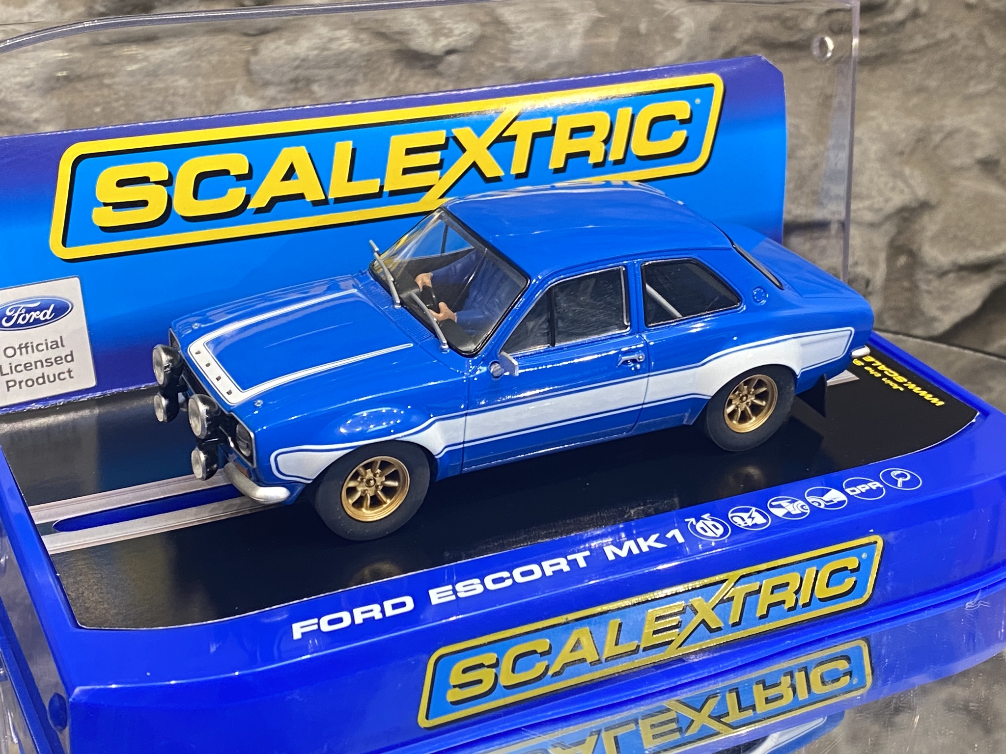 Skala 1/32 Analog Slotcar - Ford Escort MKI, Blue w white stripes fr Scalextric