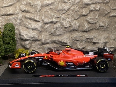 Skala 1/18 Formula 1, Ferrari SF-23, C.Sainz #55 fr Bburago