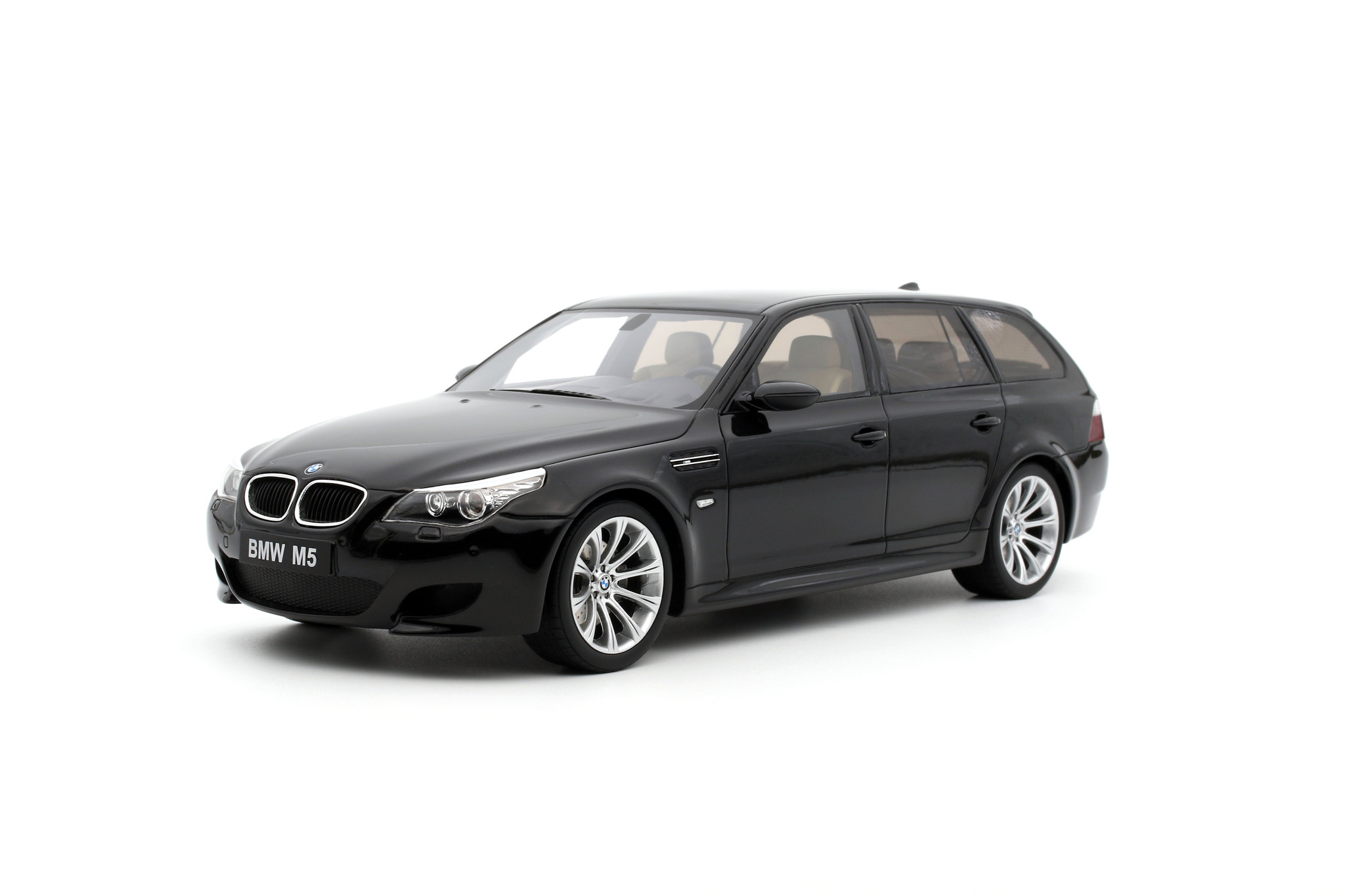 Skala 1/18 BMW M5 (E61) Black 2004, OT1020 fr Otto Mobile