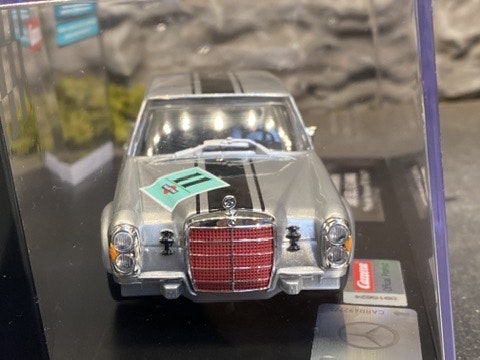 Skala 1/32 Analoge slotcar Carrera: Mercedes-Benz 300 SEL 6.3 AMG "No.11" Silver "Preis der Nationen 1971