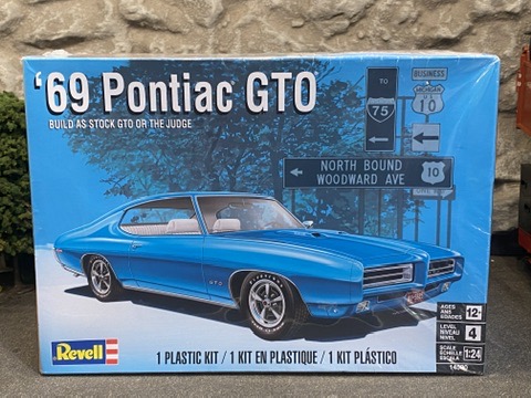 Skala 1/24 '69 Pontiac GTO "The Judge" 2N1 plastic modelkit fr Revell