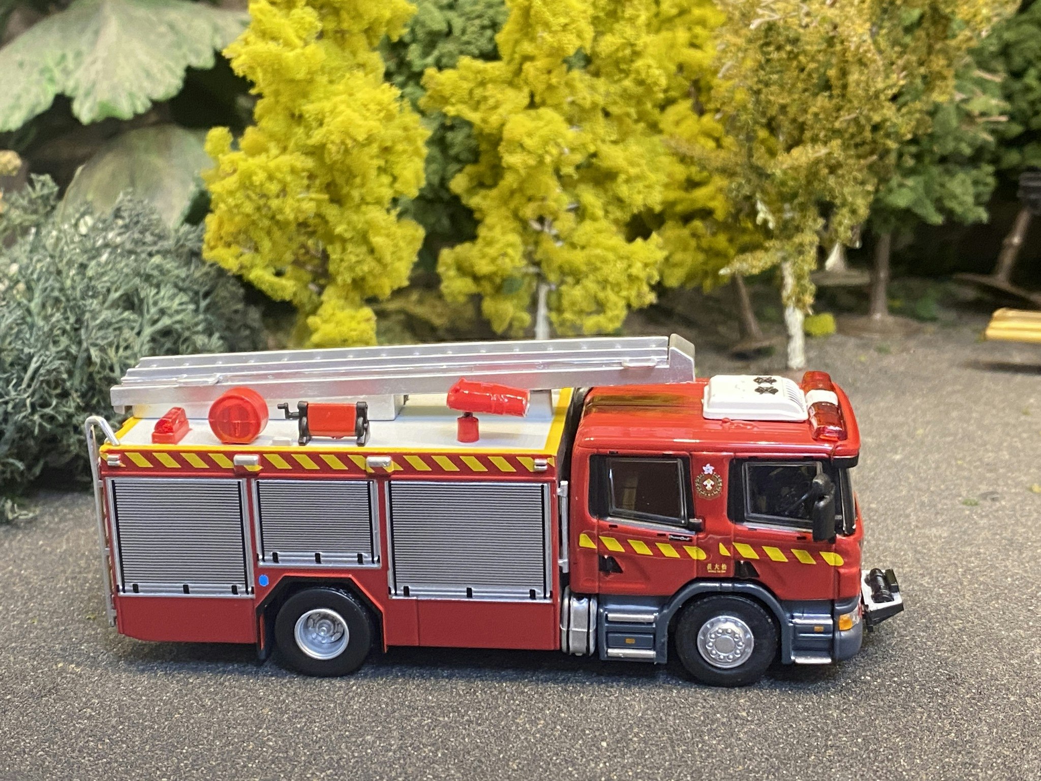 Skala 1/64 (1/76) Scania Major Pump (F 2602) ATC64675 fr Tiny Toys