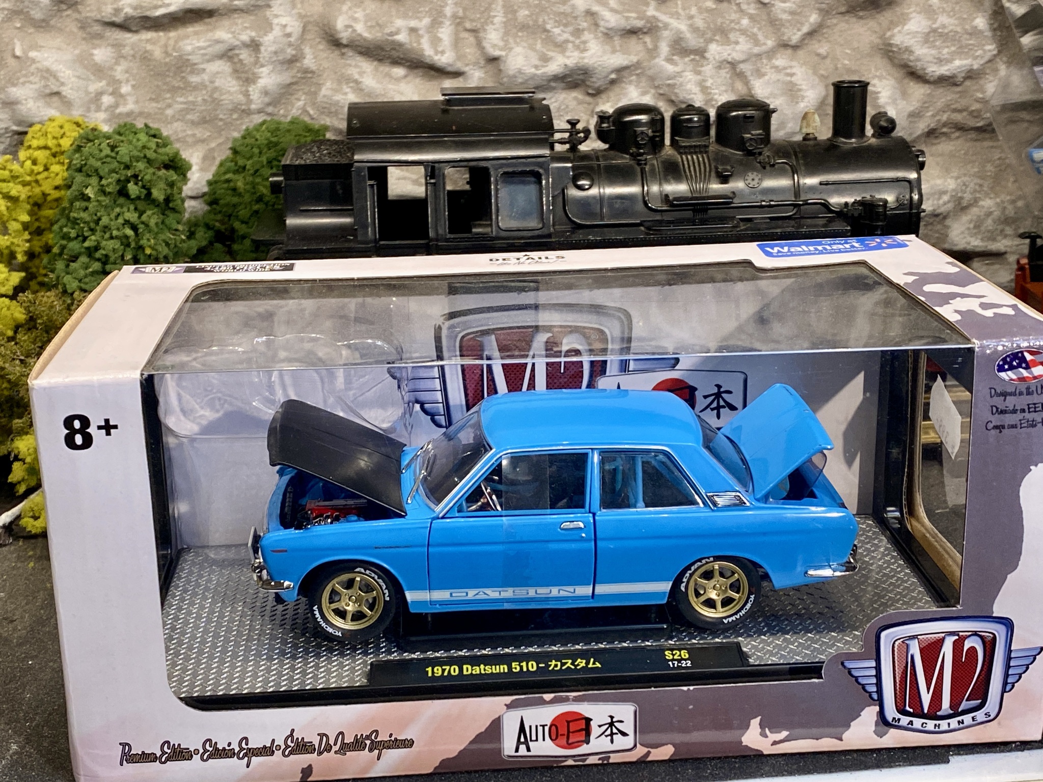 Skala 1/24: Auto-Japan - 1970 Datsun 510, Blue w Black hood fr M2