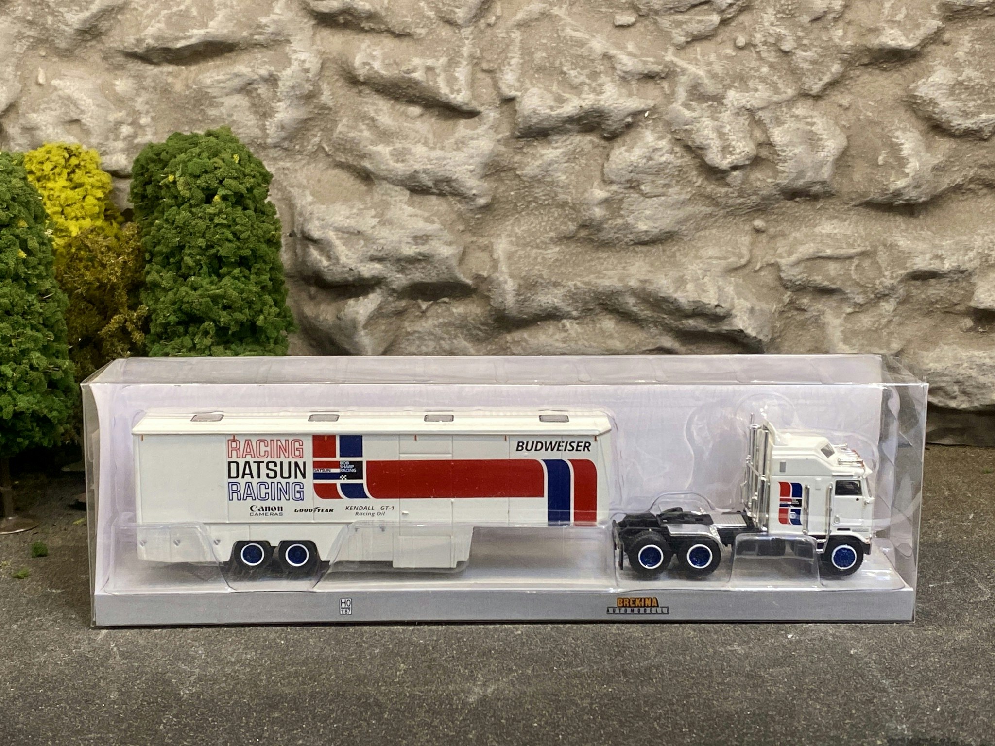 Skala 1/87 Kenworth K 100 Aerodyne "Datsun Racing" fr Brekina