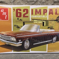 Skala 1/25 - 1962 Impala Covertible plastic model kit fr AMT