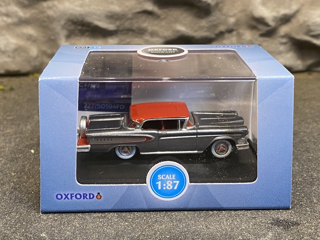 Skala 1/87 Edsel Citation, metallic-grey/dark red, 1958 fr Oxford