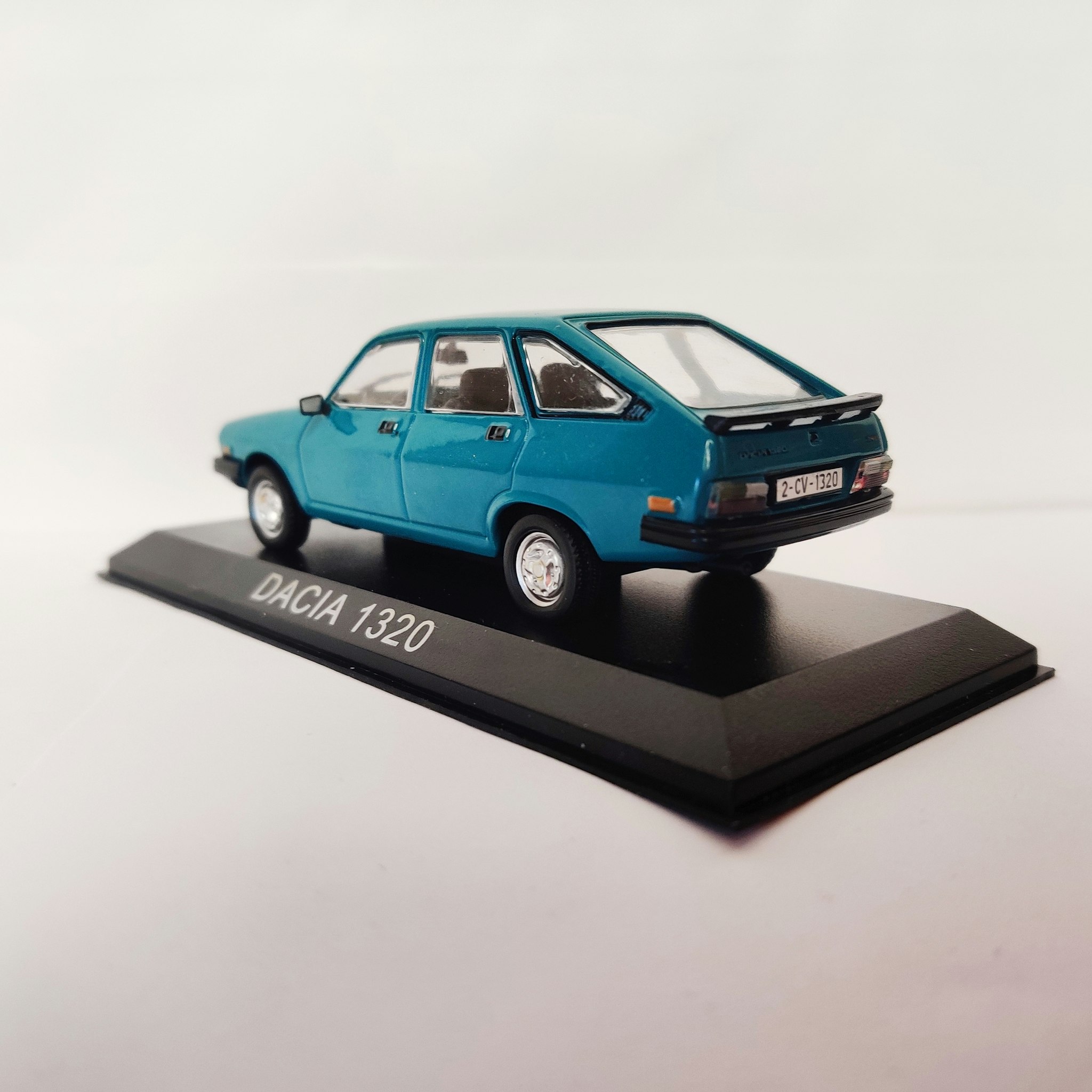 Skala 1/43 Dacia 1320 fr Magazine Models