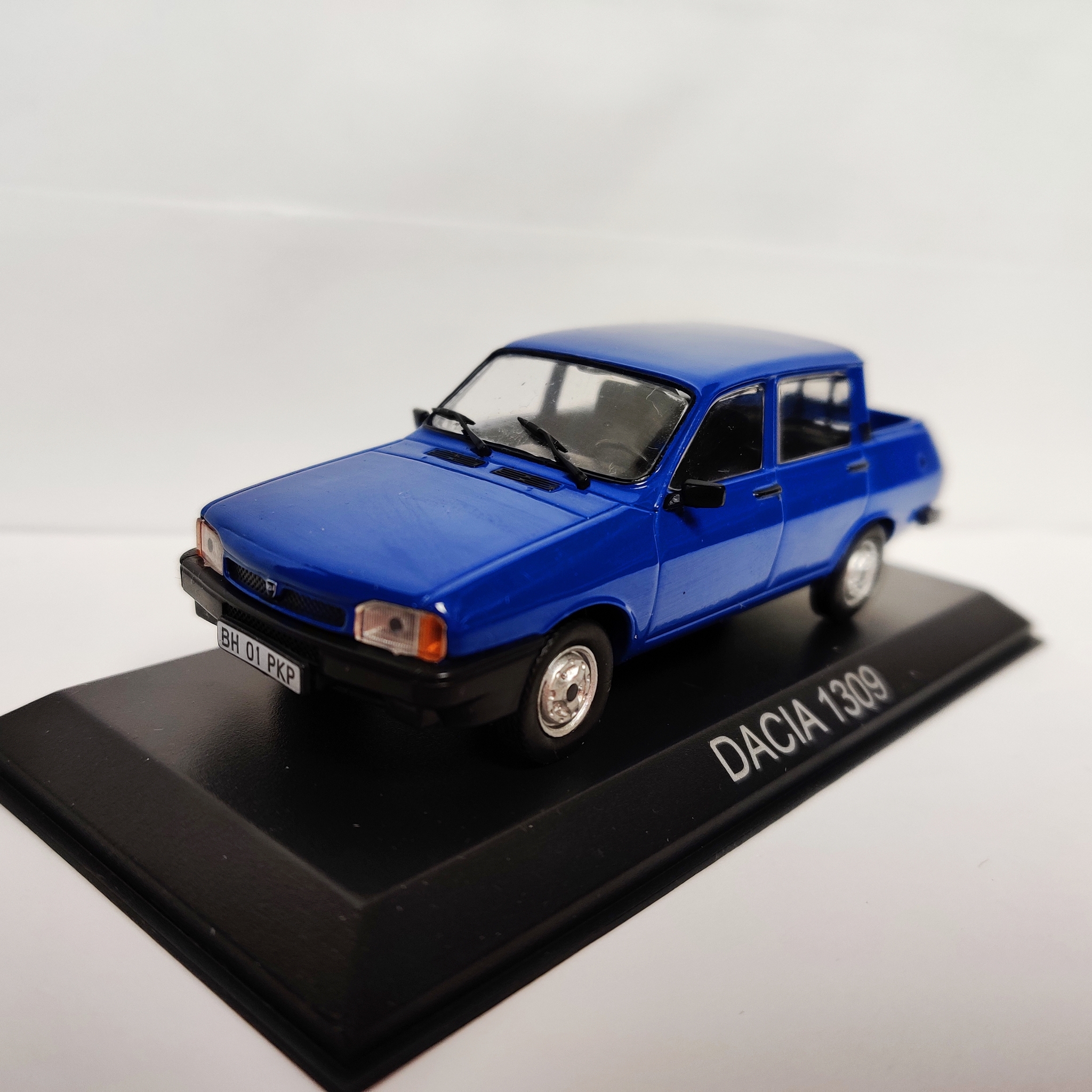 Skala 1/43 Dacia 1309 fr Magazine Models
