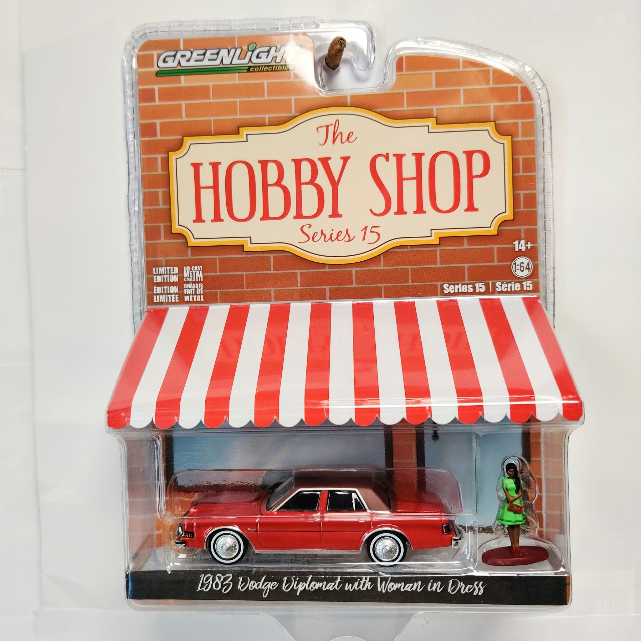 Skala 1/64 Greenlight "The Hobby Shop" 1983 Dodge Diplomat w Woman in dress