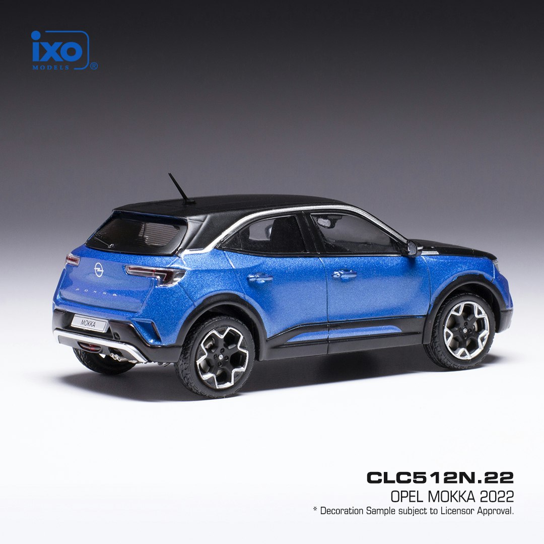 Skala 1/43 Opel Mokka-e 2020, blue/black fr IXO Models