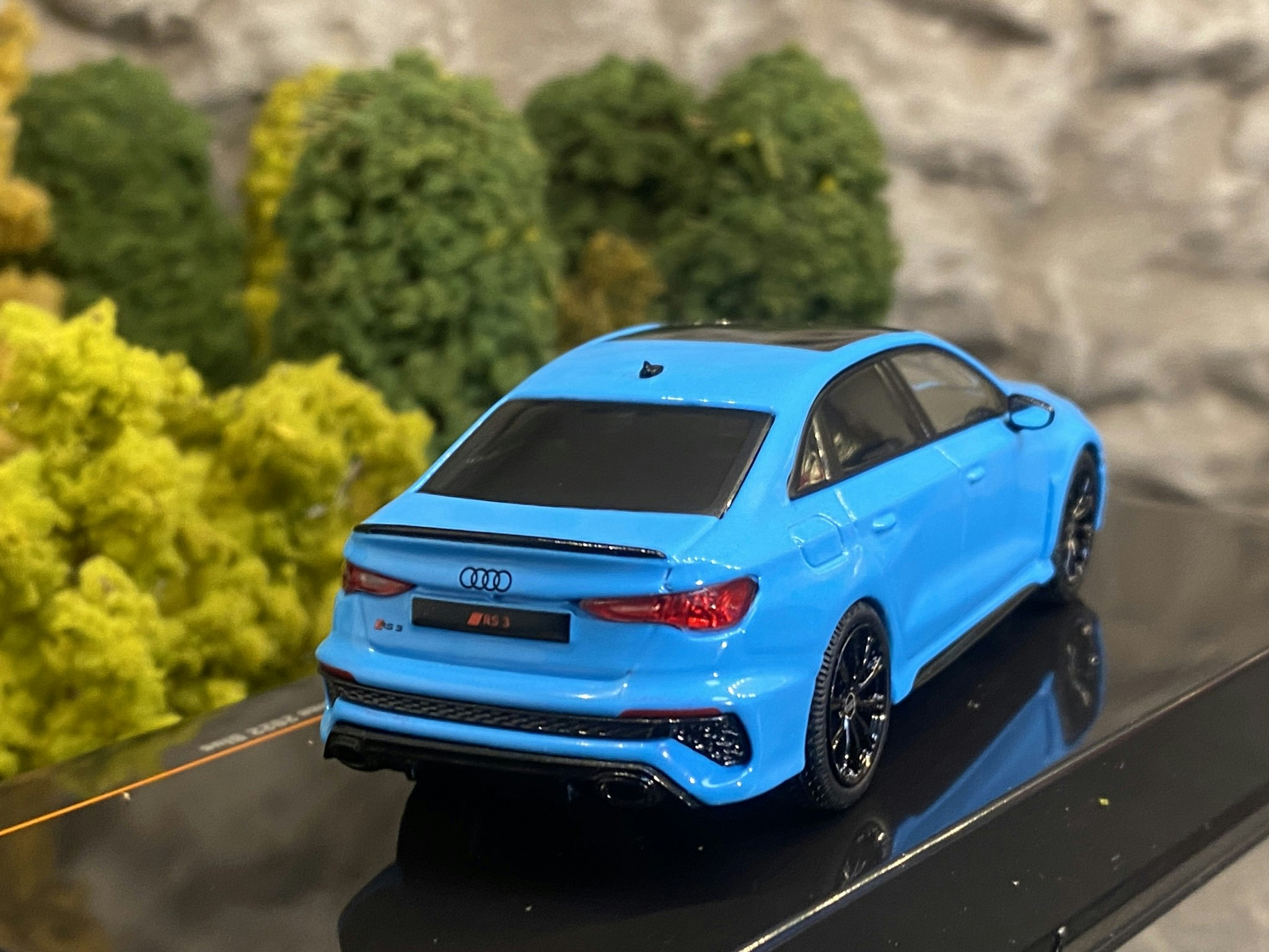 Skala 1/43 Audi RS3 Limousine, blue fr IXO Models