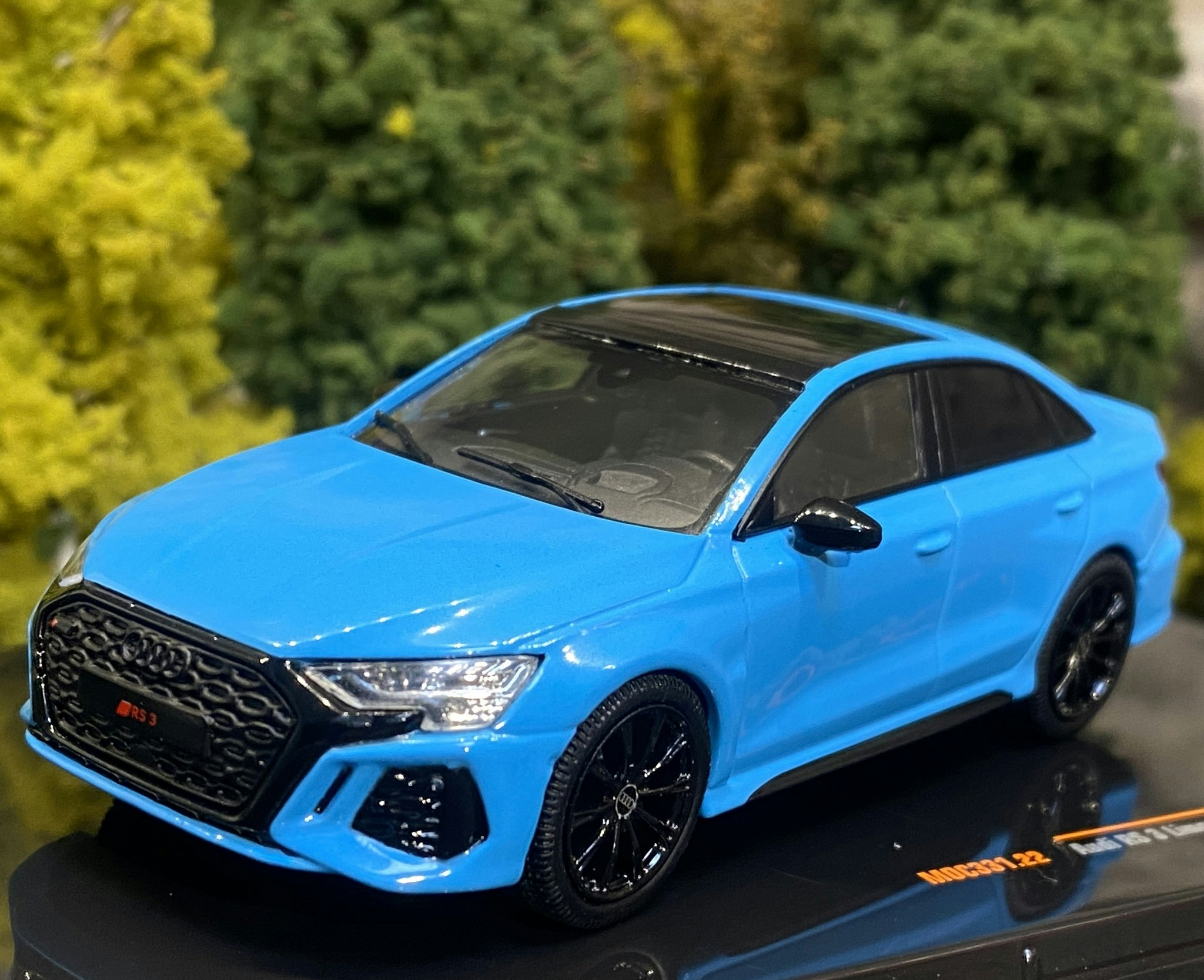 Skala 1/43 Audi RS3 Limousine, blue fr IXO Models