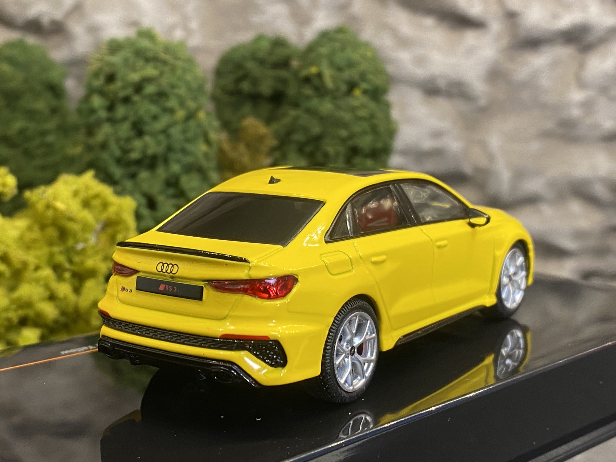 Skala 1/43 Audi RS3 Limousine, Yellow fr IXO Models