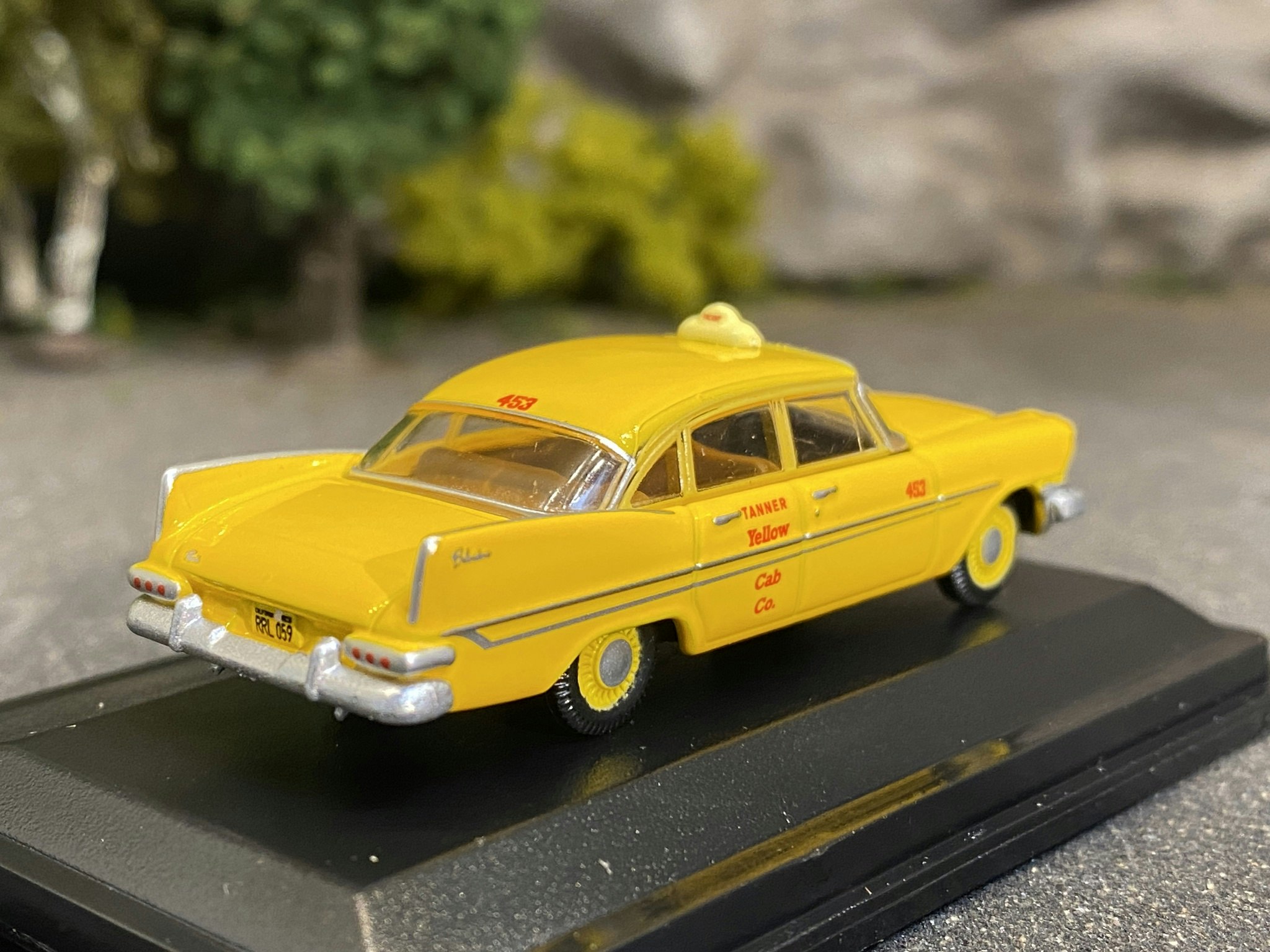 Skala 1/87 Plymouth Belvedere Sedan 58' Tamer Yellow Cab Co fr Oxford