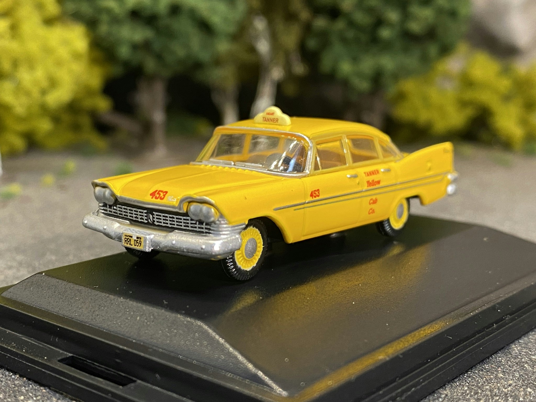 Skala 1/87 Plymouth Belvedere Sedan 58' Tamer Yellow Cab Co fr Oxford