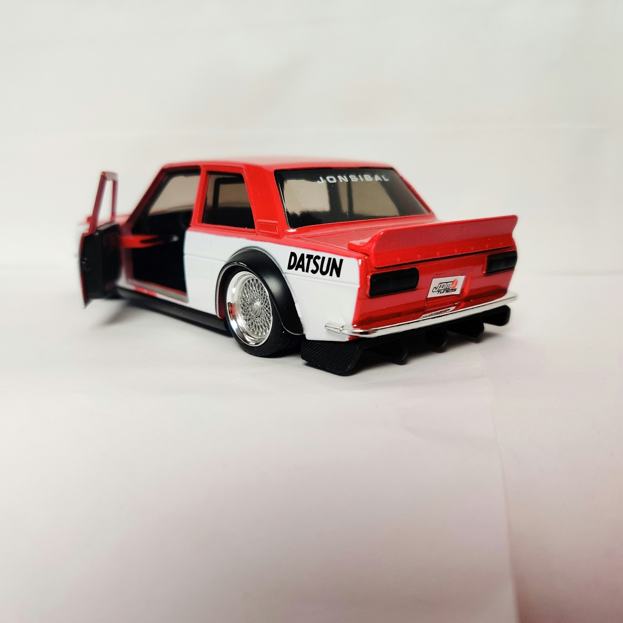 Skala 1/32 Jada "JDM Tuners" 1973 Datsun 510 Widebody