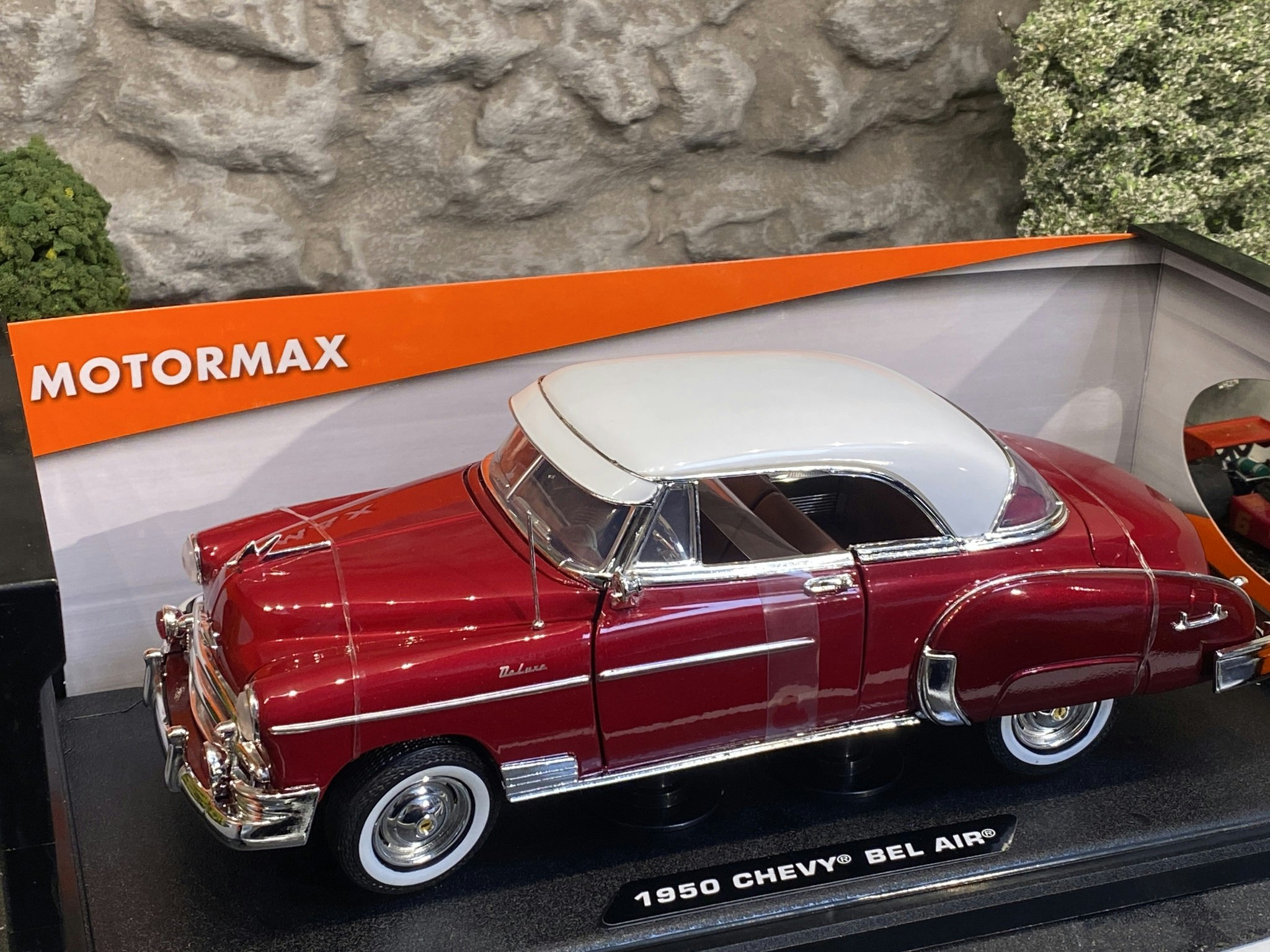 Skala 1/18 Chevy Bel Air 1950' Red/white fr Timeless Legends - MotorMax