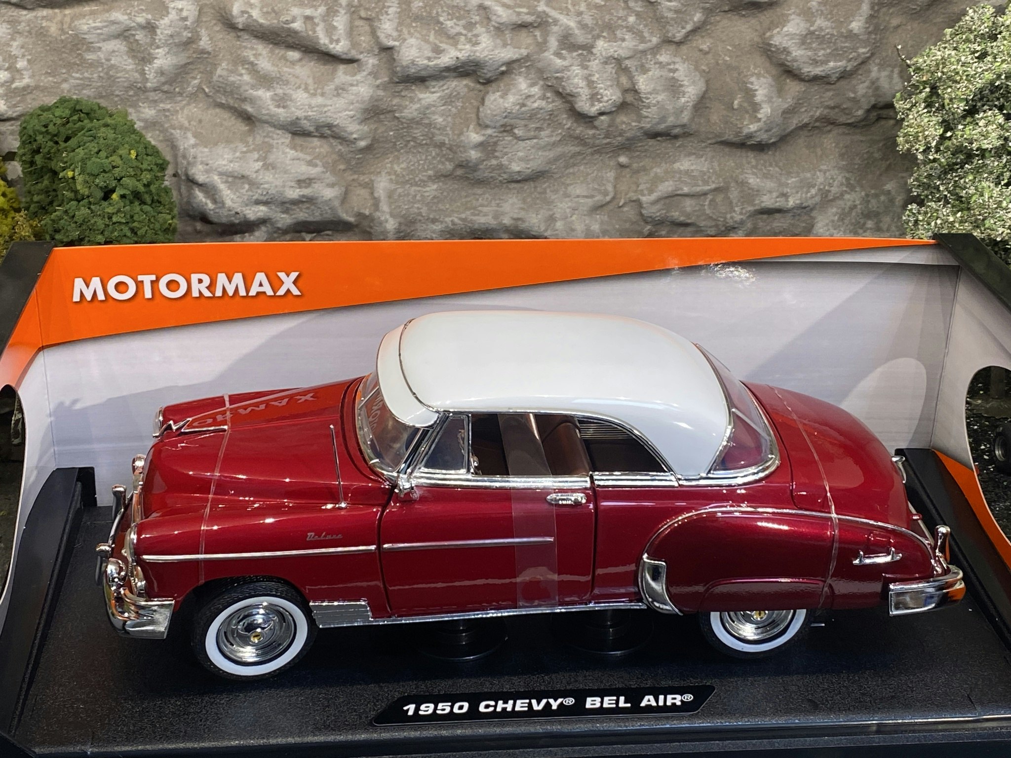 Skala 1/18 Chevy Bel Air 1950' Red/white fr Timeless Legends - MotorMax