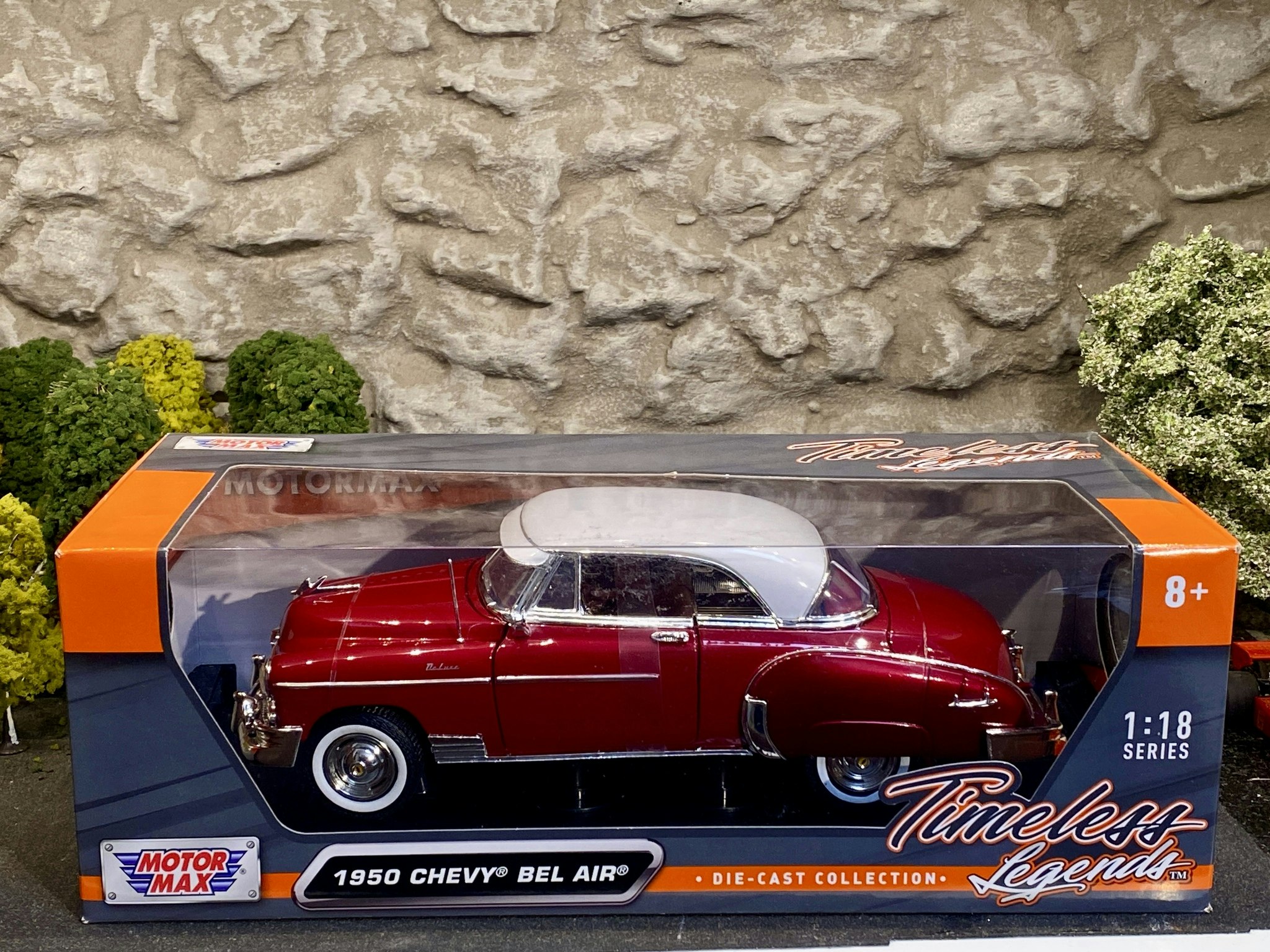 Skala 1/18 Chevy Bel Air 1950' Red/white fr Timeless Legends - MotorMax