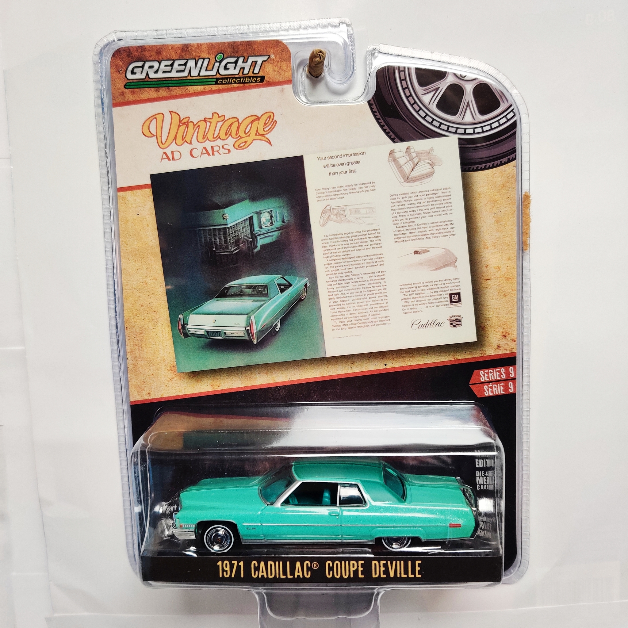 Skala 1/64 Greenlight "Vintage AD Cars" 1971 Cadillac Coupe DeVille Ser.9