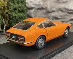 Skala 1/24 Datsun 240 Z, Orange fr WhiteBox