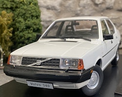 Skala 1/18 Volvo 340, 1987' White fr Triple9 Collection