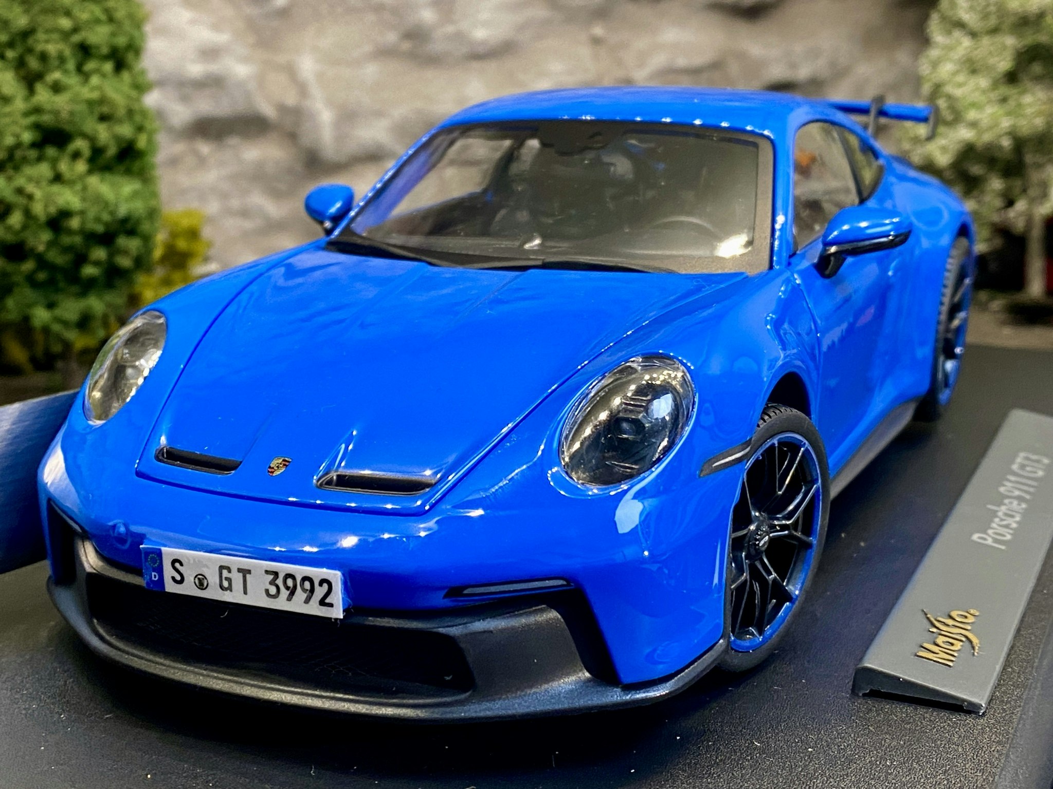 Skala 1/18 Porsche 911 GT3 (992) Blue f Maisto Special Edition