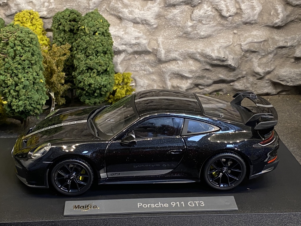Skala 1/18 Porsche 911 GT3 (992) Black f Maisto Special Edition
