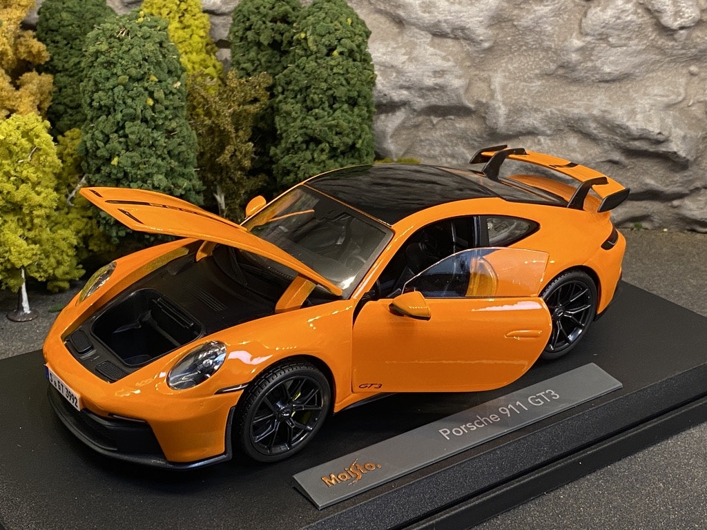 Skala 1/18 Porsche 911 GT3 (992) Orange f Maisto Special Edition