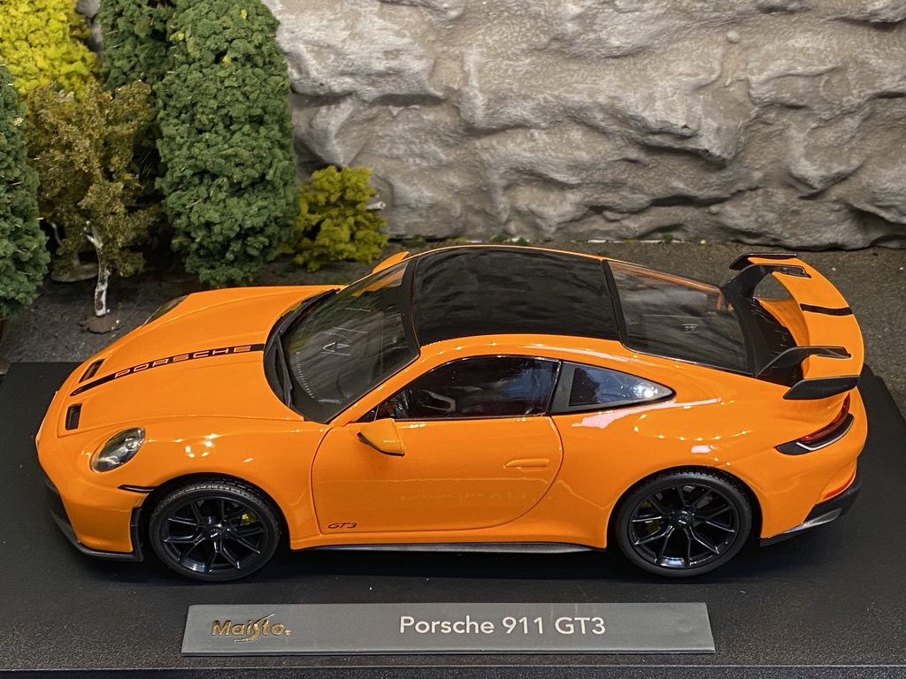 Skala 1/18 Porsche 911 GT3 (992) Orange f Maisto Special Edition