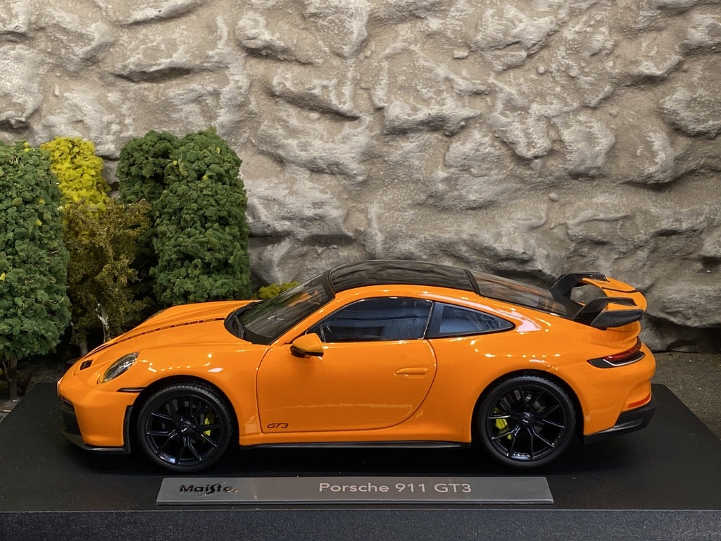 Skala 1/18 Porsche 911 GT3 (992) Orange f Maisto Special Edition