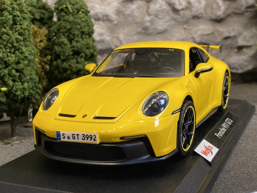 Skala 1/18 Porsche 911 GT3 (992) Yellow f Maisto USA Special Edition