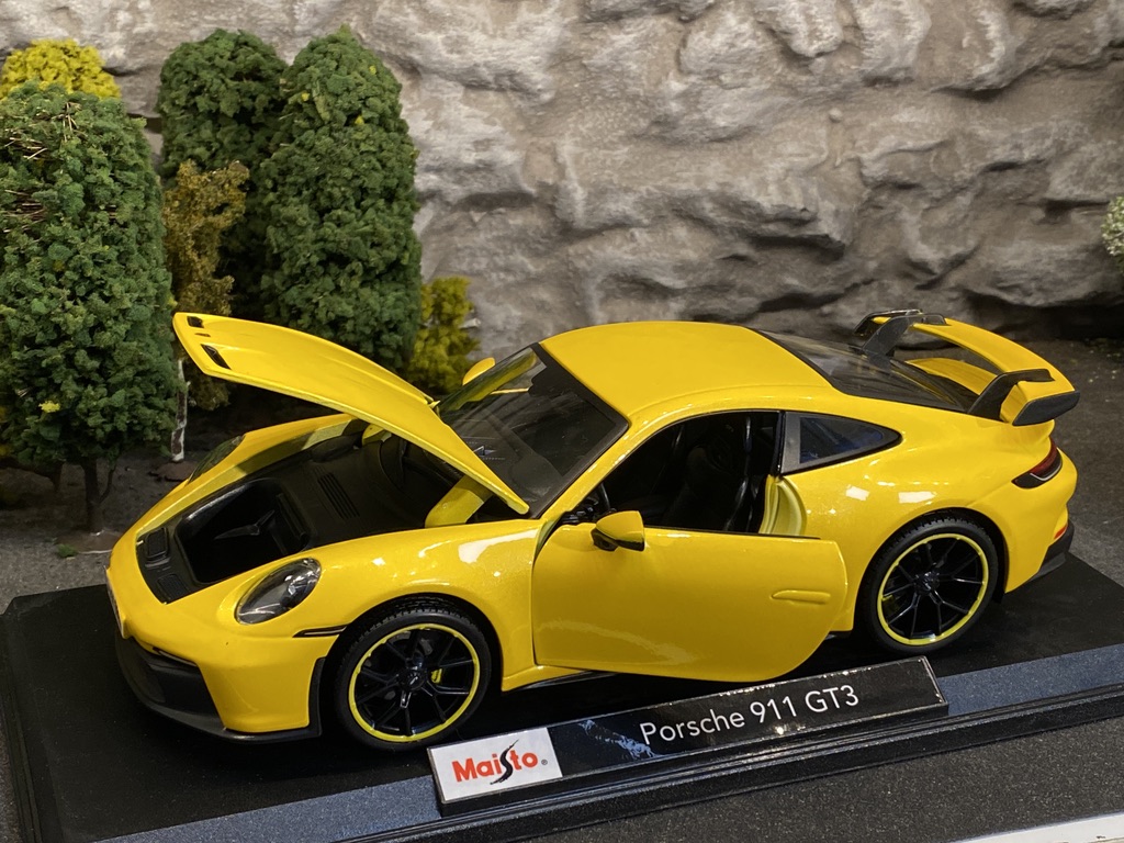 Skala 1/18 Porsche 911 GT3 (992) Yellow f Maisto USA Special Edition