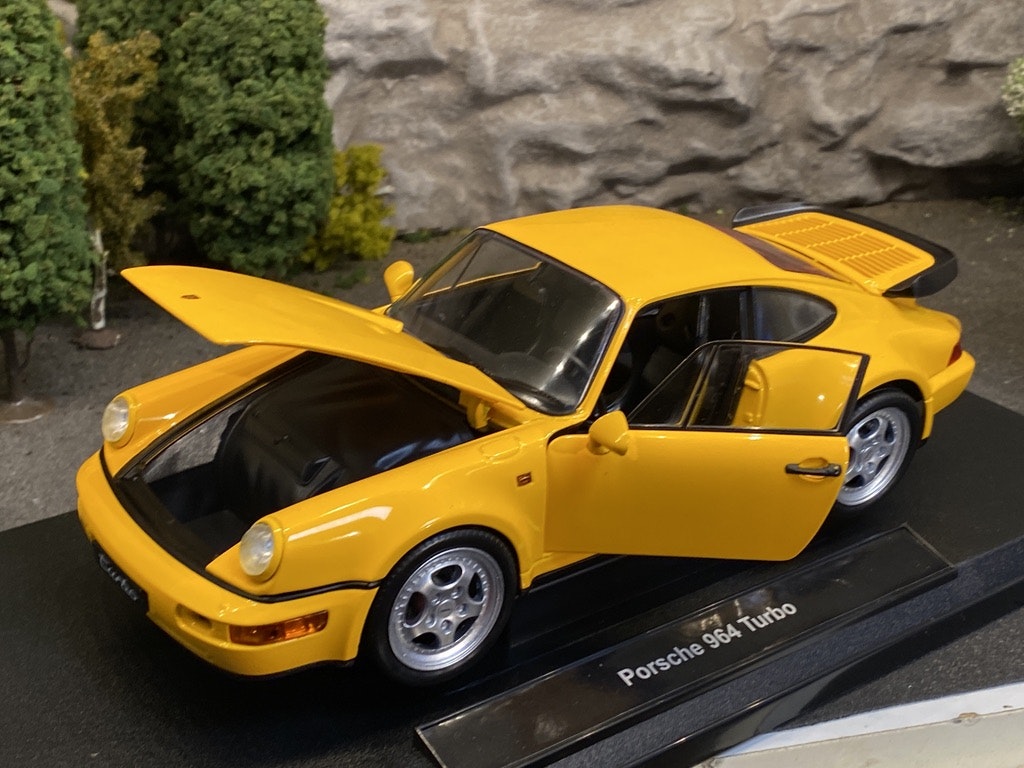 Skala 1/18 Porsche 964 Turbo, Yellow fr Nex/Welly