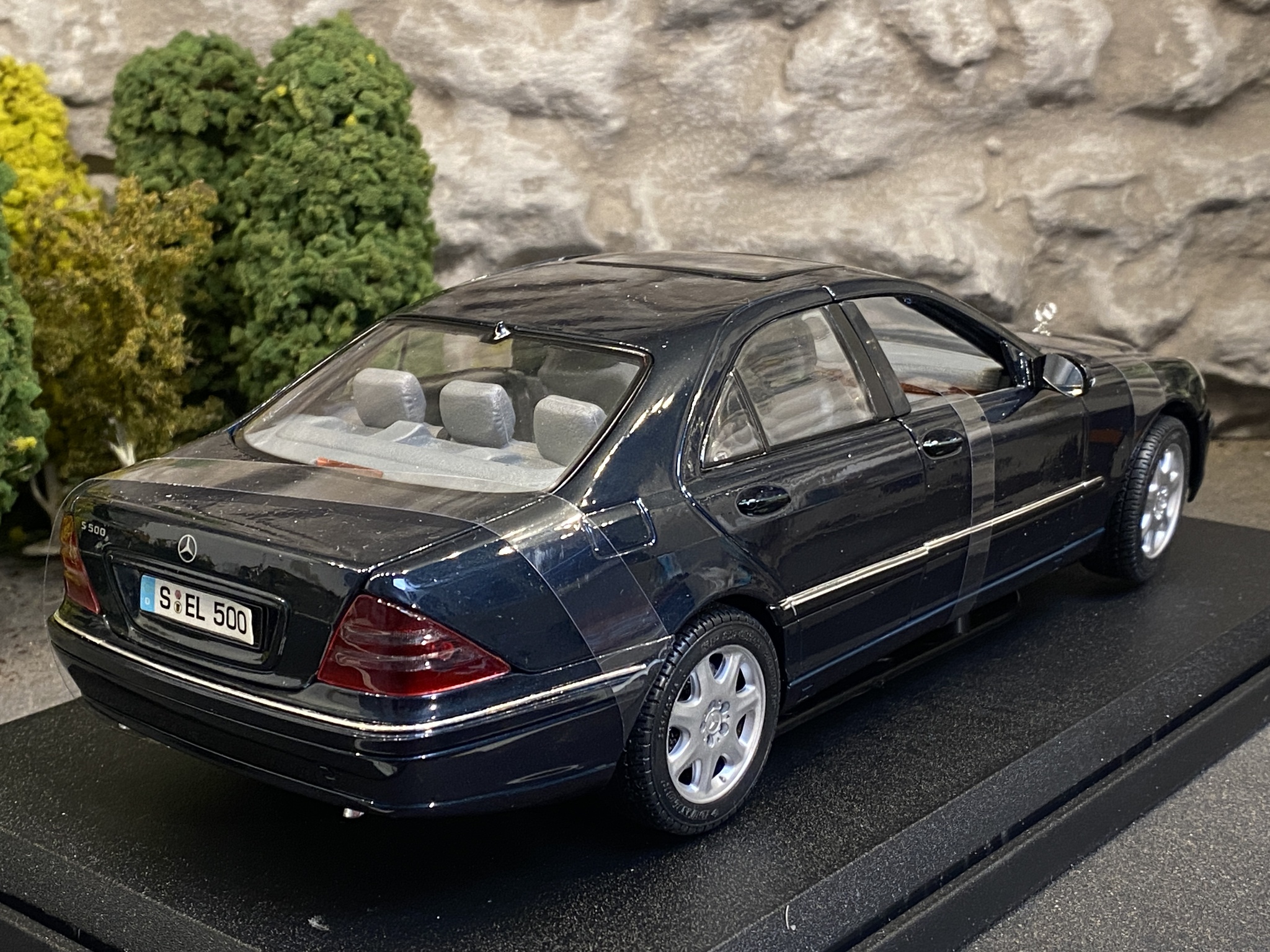 Skala 1/18 Mercedes-Benz S-Class (1998) fr Maisto