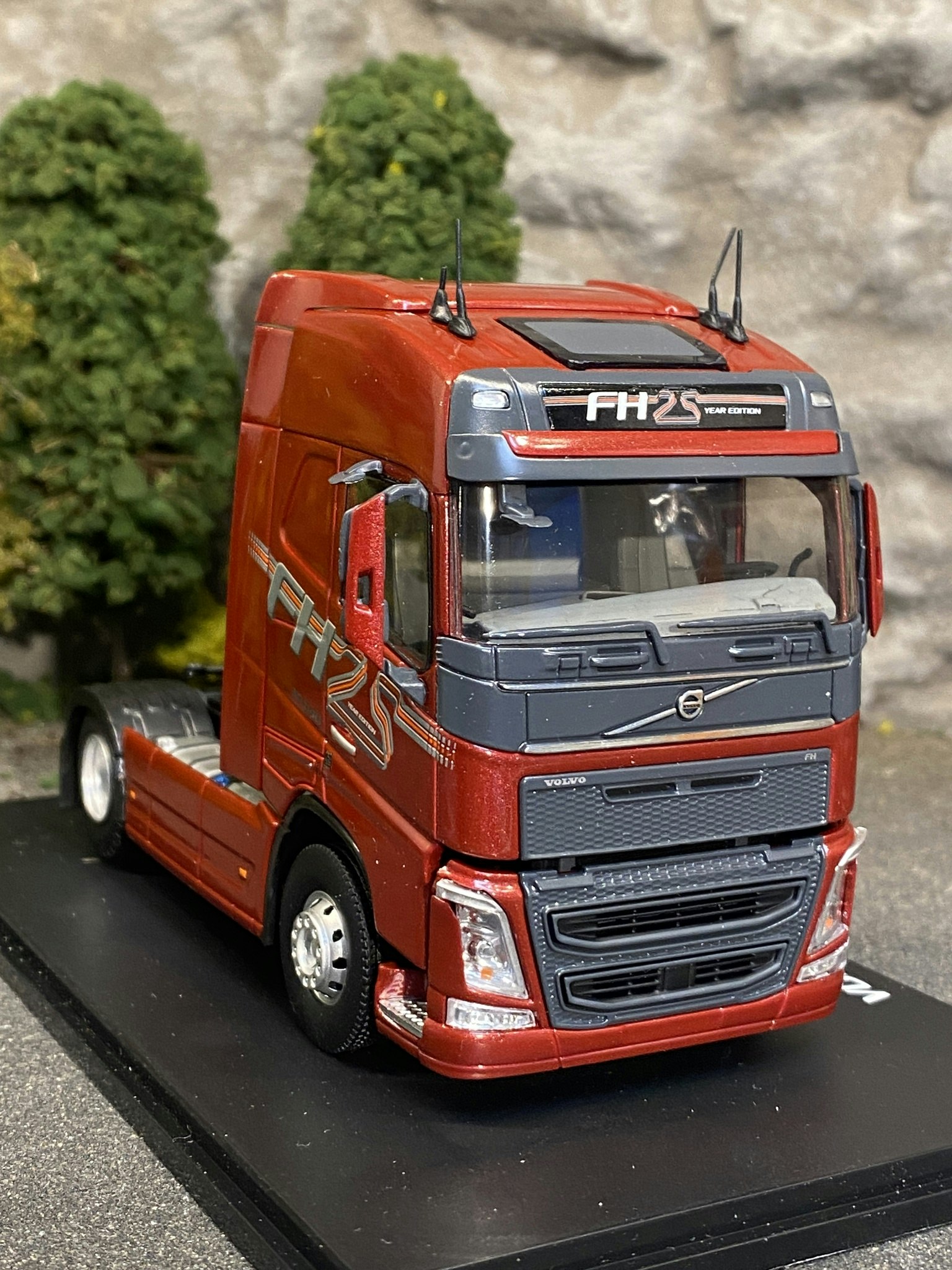 Skala 1/43 Volvo FH 25 Year Edition fr Eligor Limited edition: 1 of 300 ex